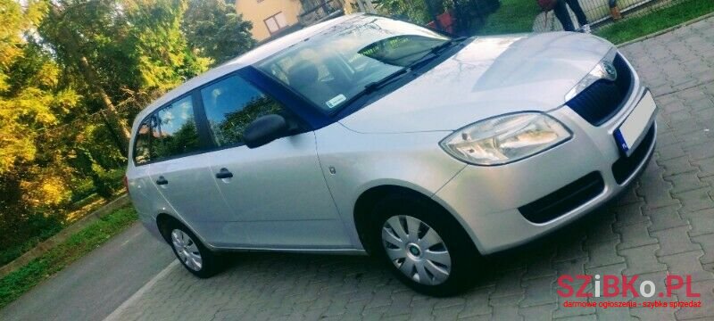 2010' Skoda Fabia photo #2