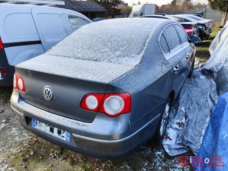 2005' Volkswagen Passat photo #4