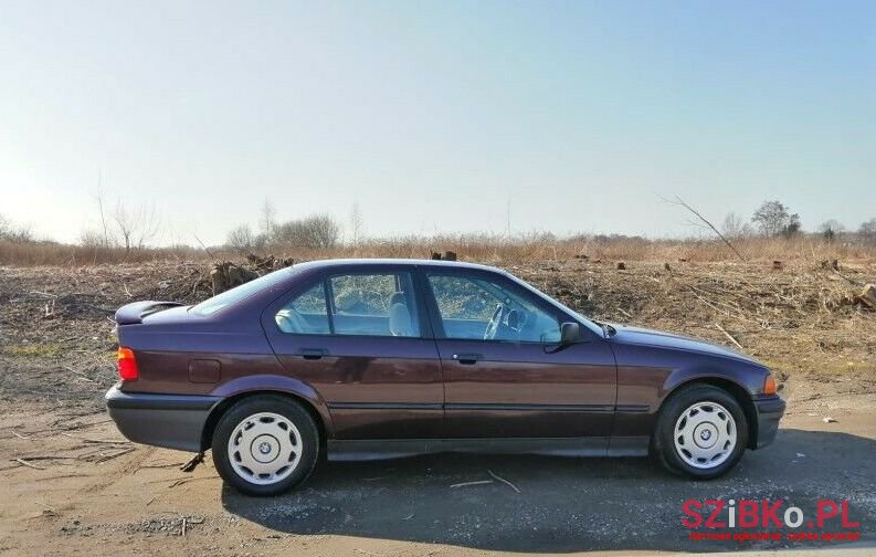 1993' BMW 318 photo #1