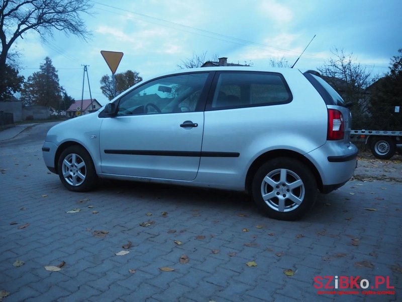 2005' Volkswagen Polo photo #4