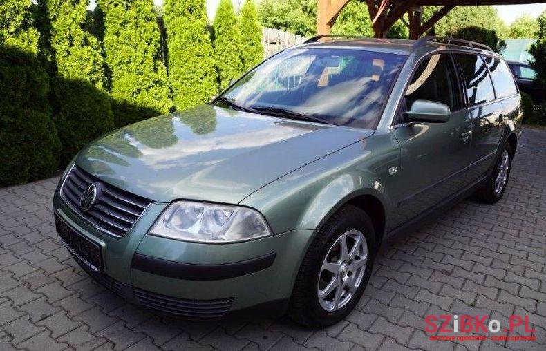 2001' Volkswagen Passat photo #1