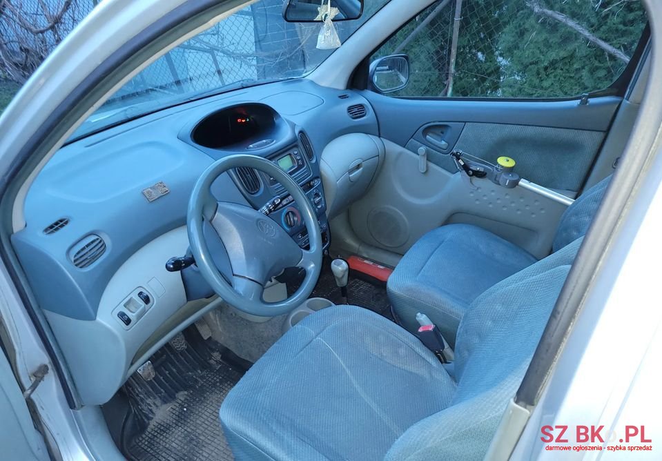 2000' Toyota Yaris Verso photo #3