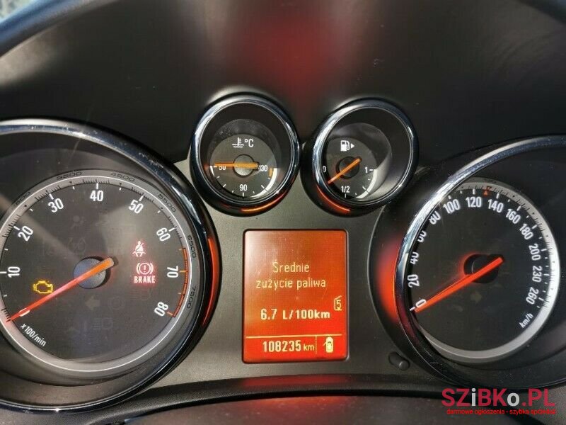 2012' Opel Astra photo #2