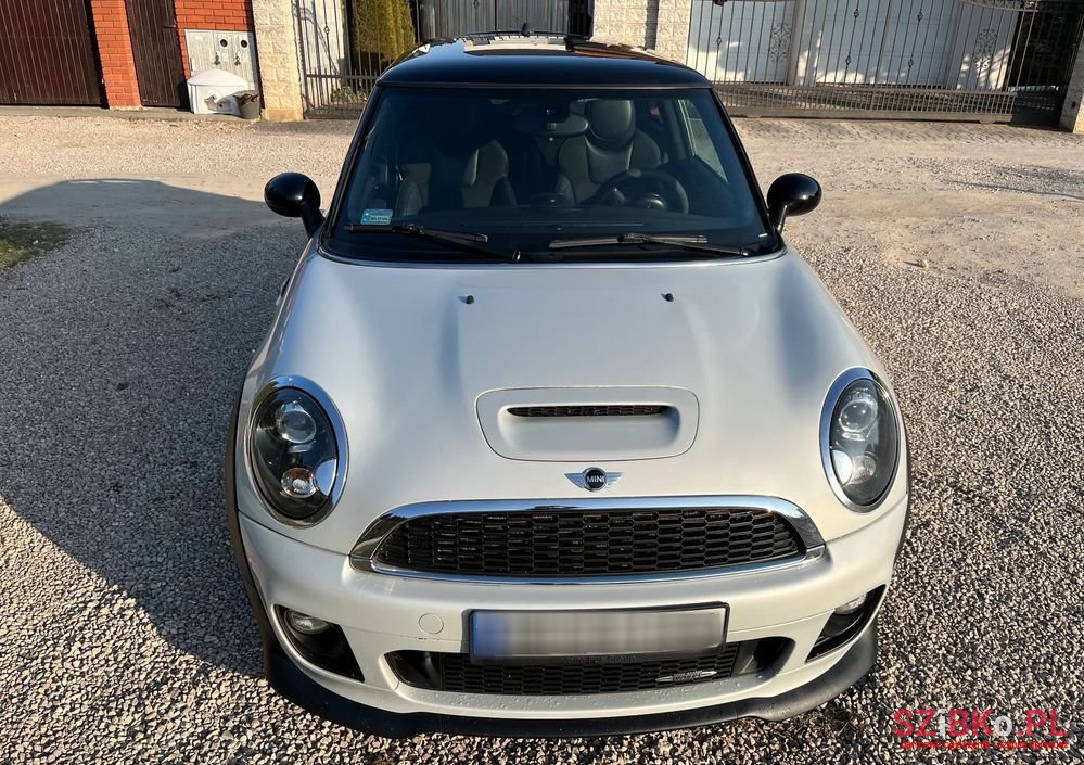 2011' MINI John Cooper Works photo #4