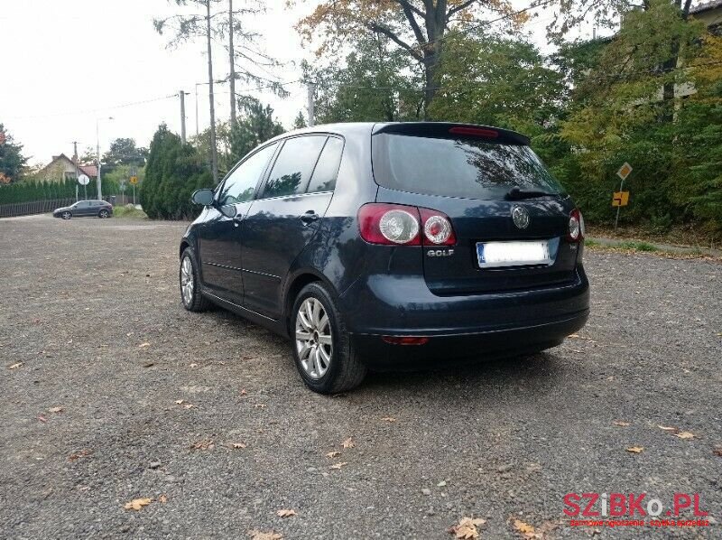 2005' Volkswagen Golf photo #4