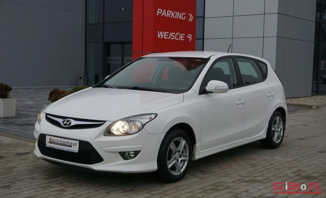 2011' Hyundai i30 photo #1