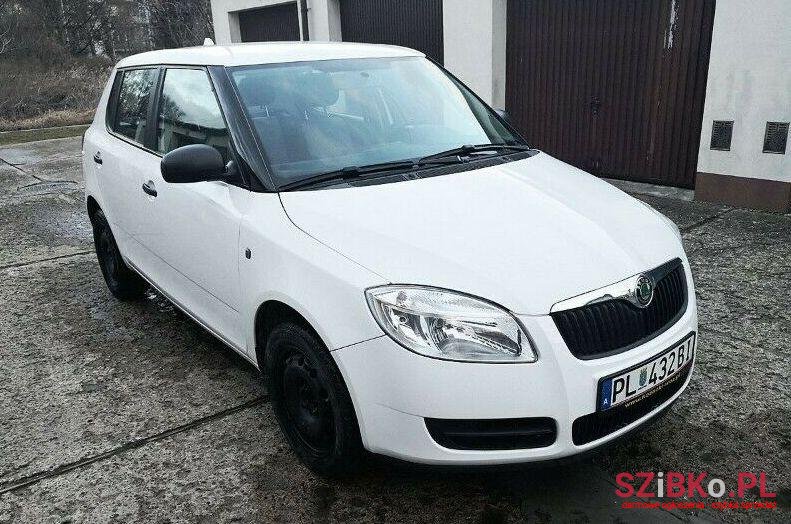 2009' Skoda Fabia photo #1