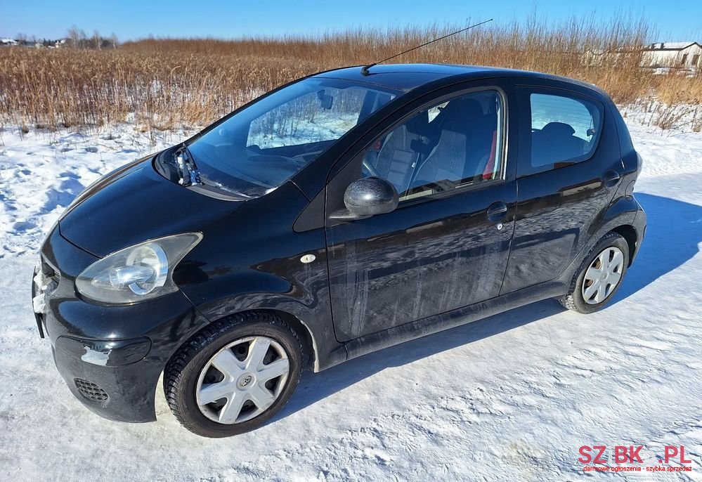 2011' Toyota Aygo Standard photo #1