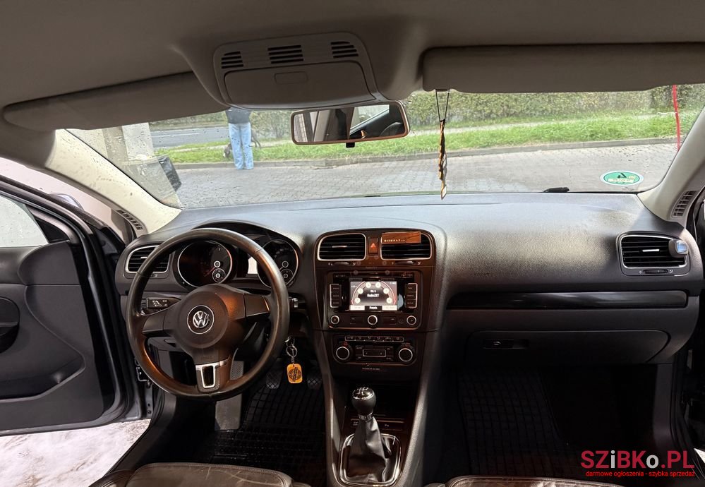 2010' Volkswagen Golf photo #6