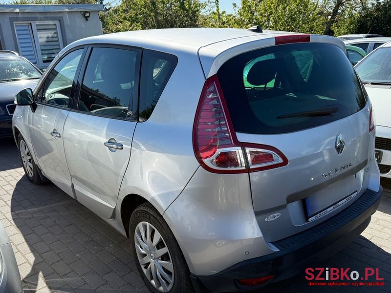 2011' Renault Scenic photo #6