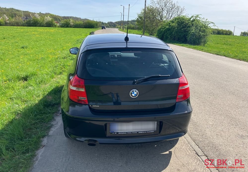 2010' BMW 1 Series 118I photo #4