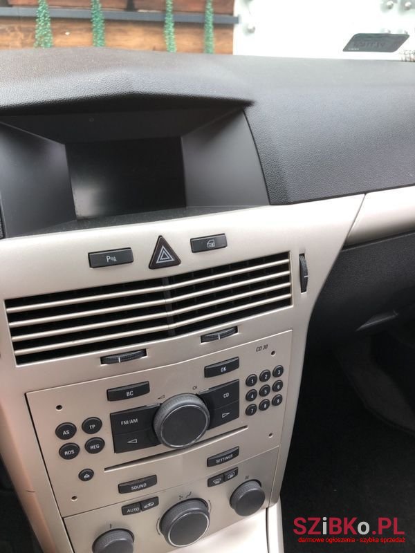 2008' Opel Astra photo #5