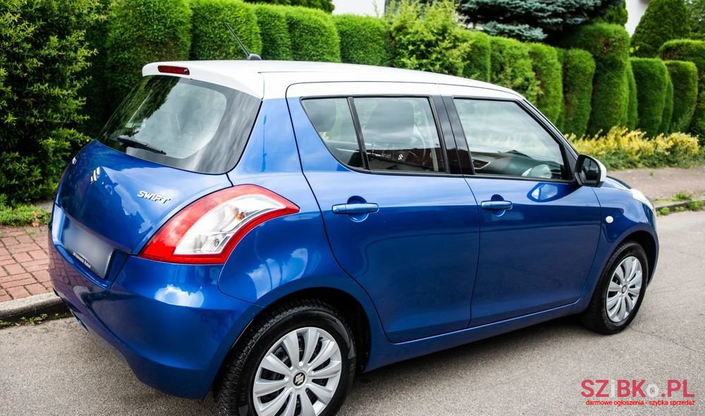 2015' Suzuki Swift 1.2 Club photo #5