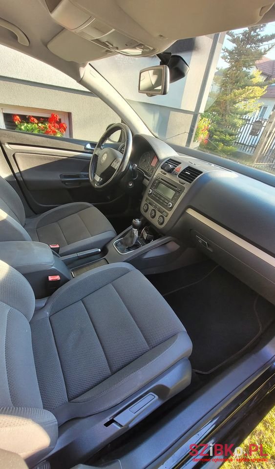 2008' Volkswagen Golf photo #5