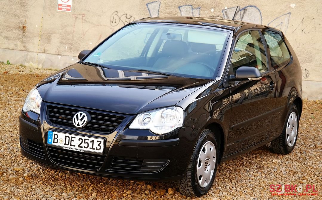 2005' Volkswagen Polo photo #1