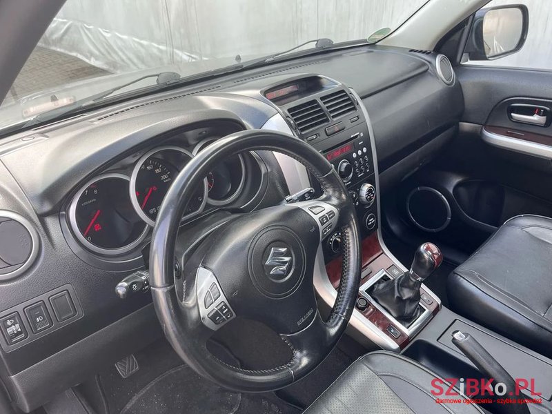 2009' Suzuki Grand Vitara 2.0 De Luxe photo #6