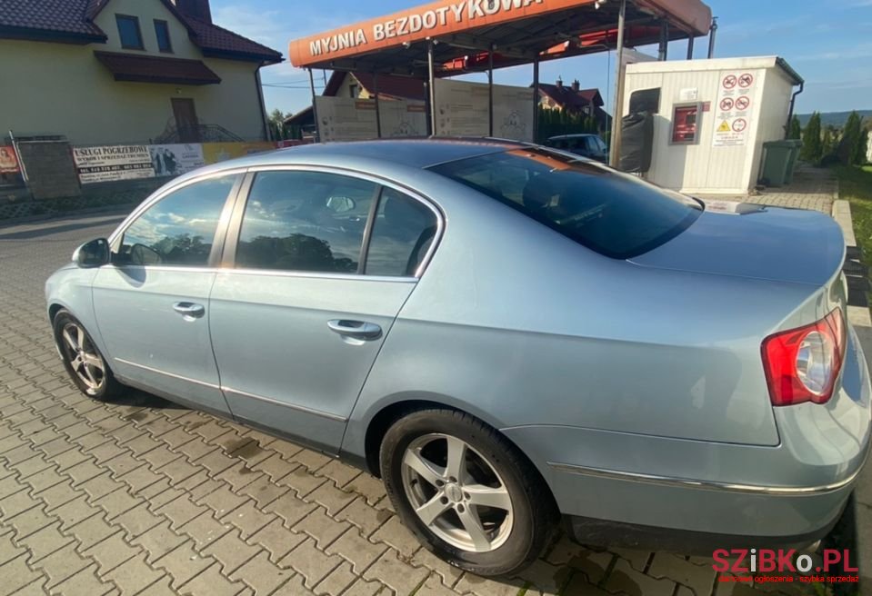 2005' Volkswagen Passat photo #4