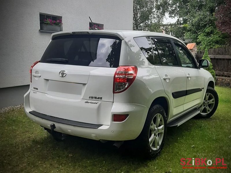 2010' Toyota RAV4 2.2 D-4D 4X4 photo #3