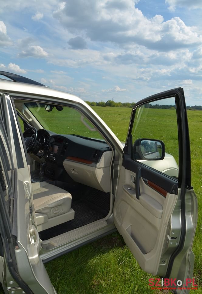2008' Mitsubishi Pajero photo #2