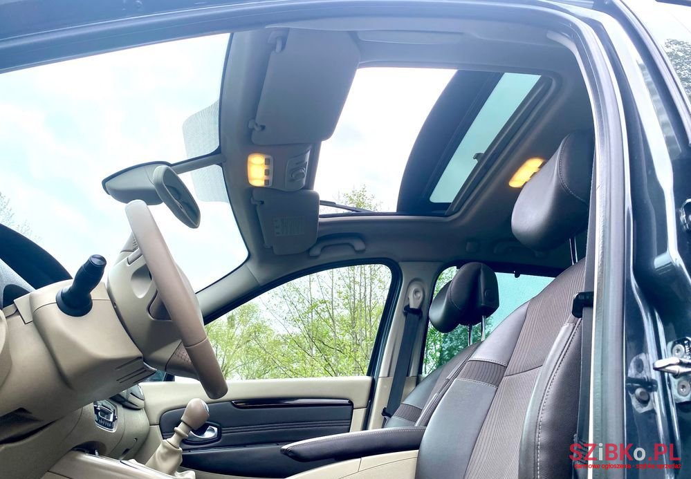 2009' Renault Grand Scenic photo #6