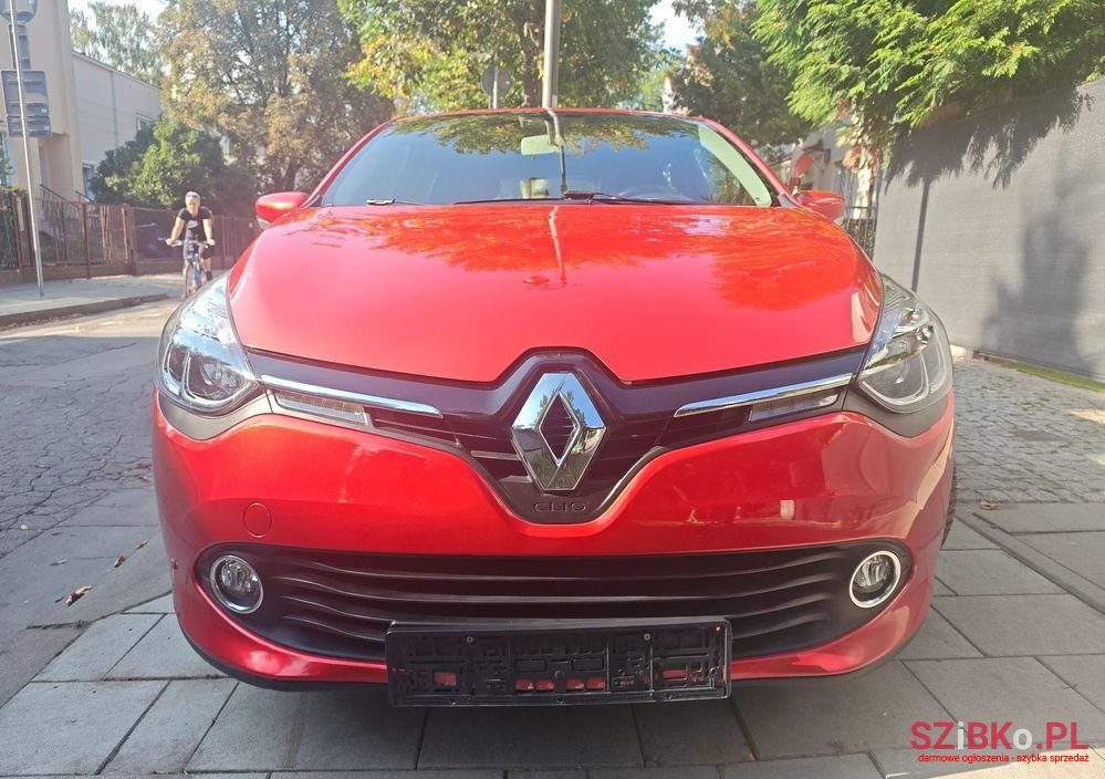 2013' Renault Clio photo #2