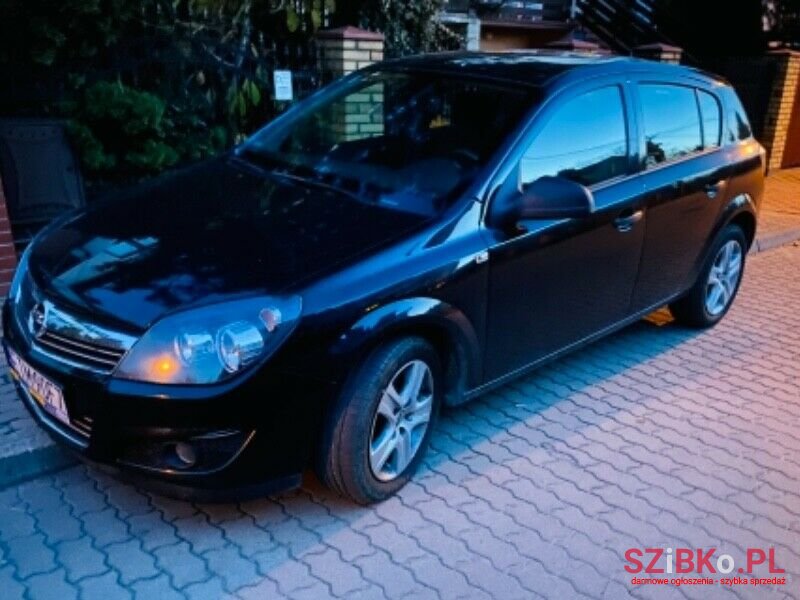 2010' Opel Astra photo #1
