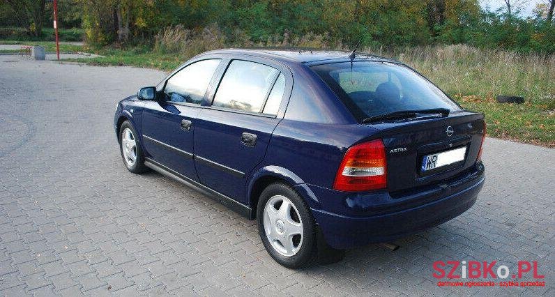 2005' Opel Astra photo #1