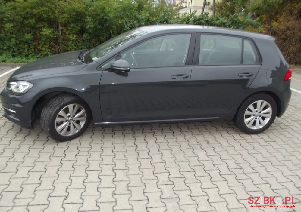 2019' Volkswagen Golf photo #2