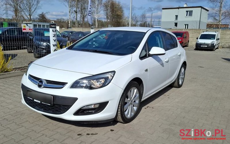 2015' Opel Astra photo #3