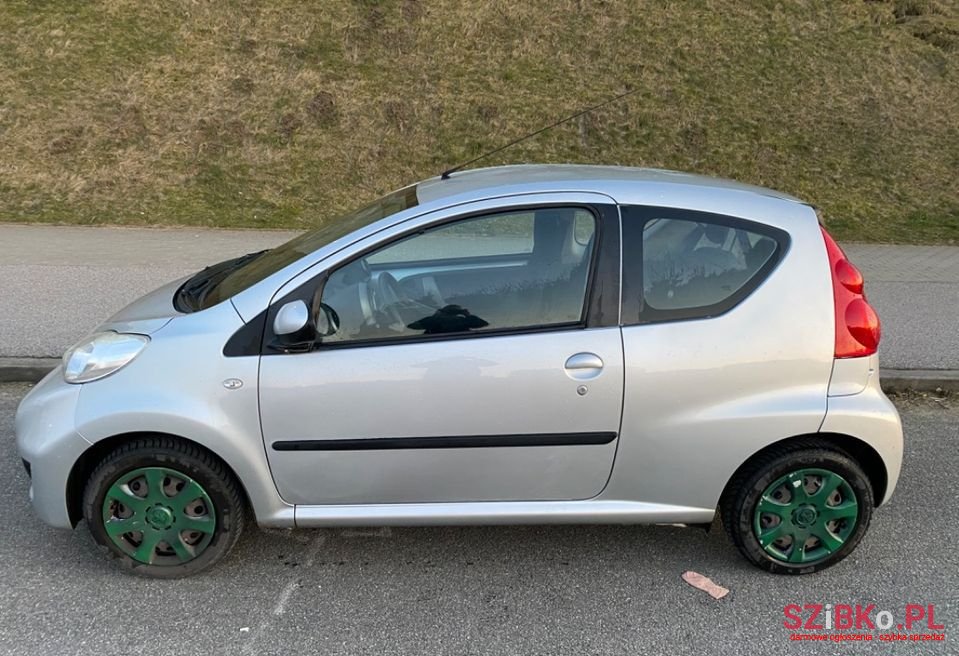 2011' Peugeot 107 photo #4