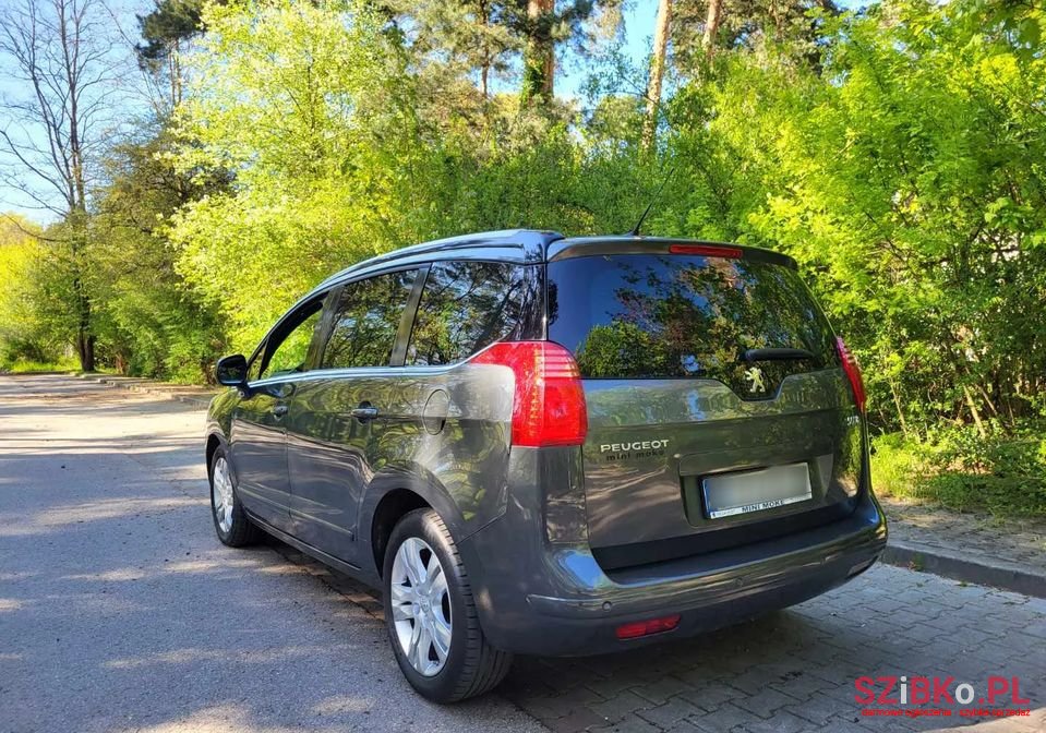 2012' Peugeot 5008 photo #3