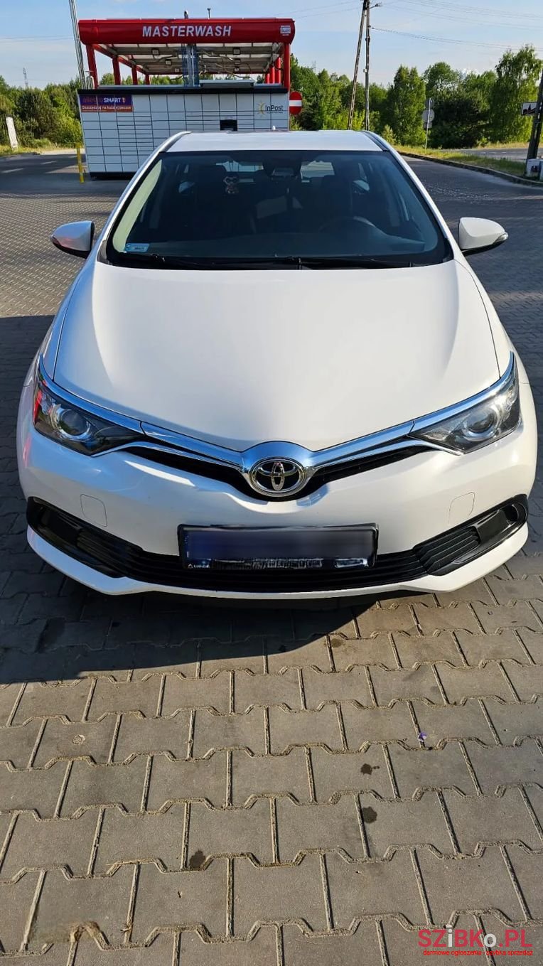 2018' Toyota Auris photo #5