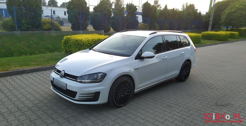 2015' Volkswagen Golf photo #5