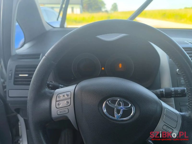2009' Toyota Auris 2.0 D-4D photo #5