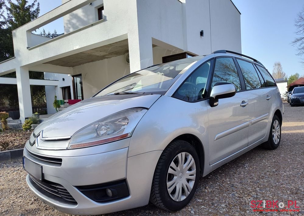 2010' Citroen C4 Picasso photo #2