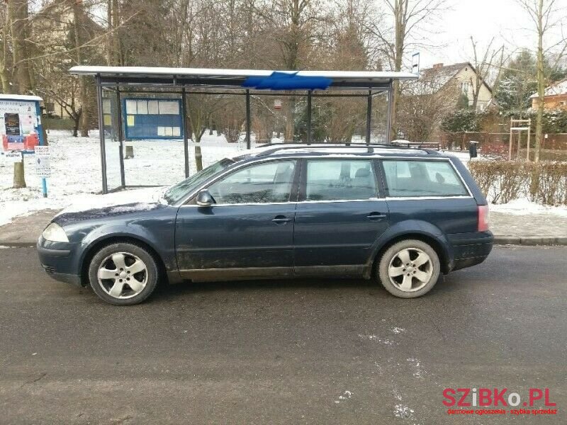 2004' Volkswagen Passat photo #2