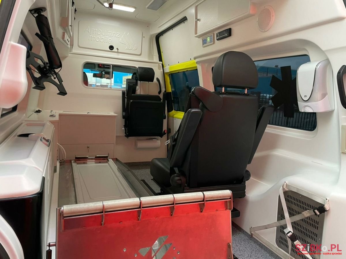 2013' Volkswagen T5 Kombi 2.0 TDI L2H1 Ambulance photo #4