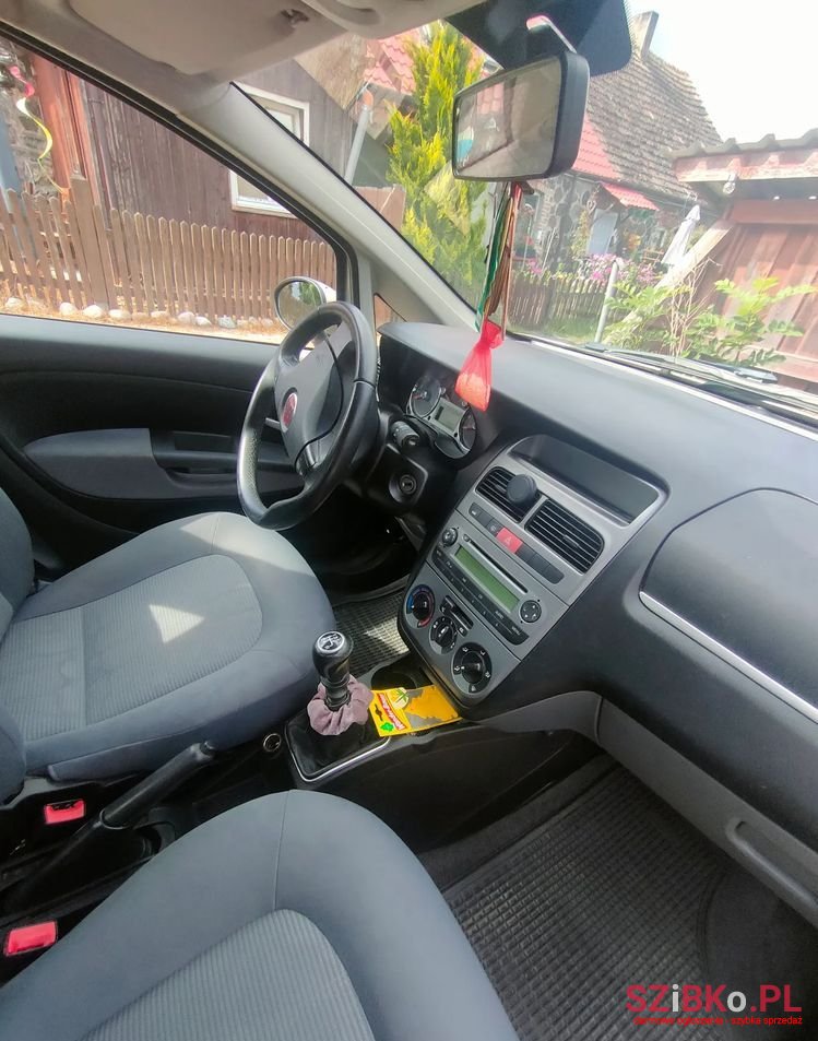 2011' Fiat Linea 1.4 Fresh photo #6