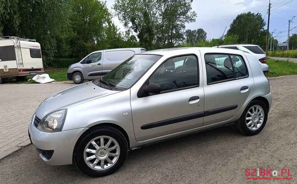 2007' Renault Clio photo #3