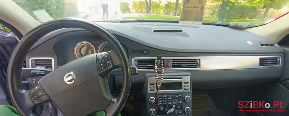 2008' Volvo V70 photo #4