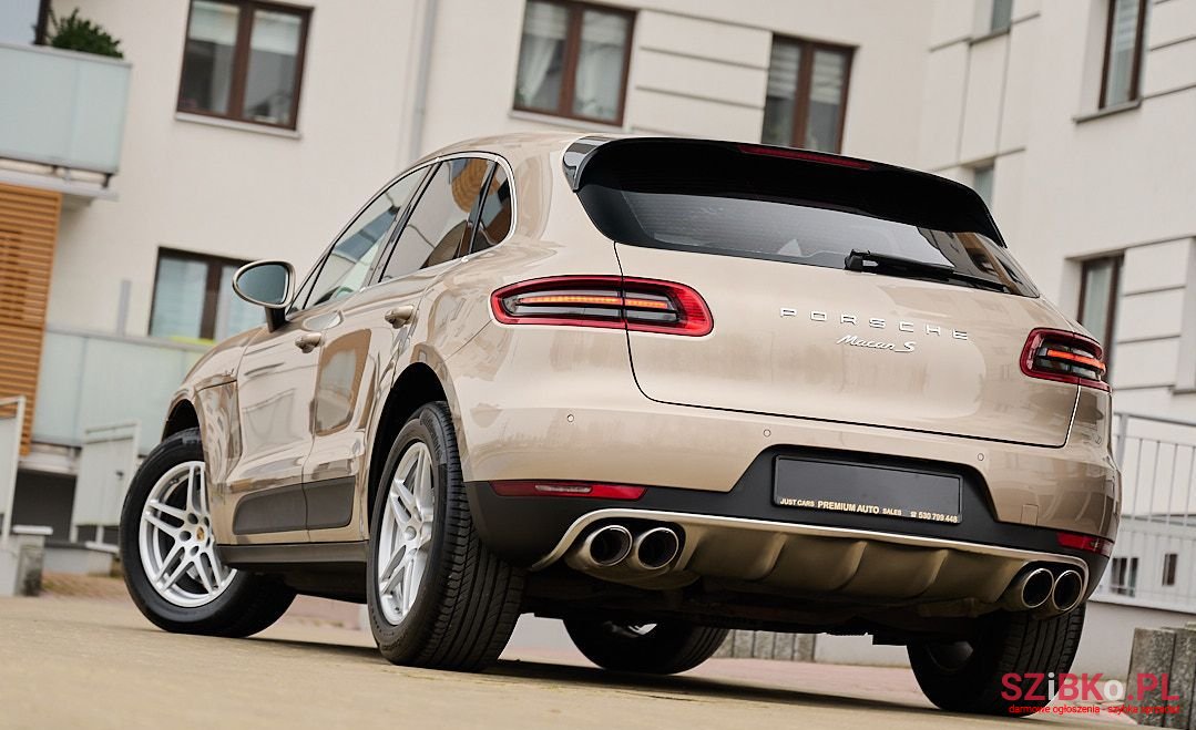 2015' Porsche Macan photo #2