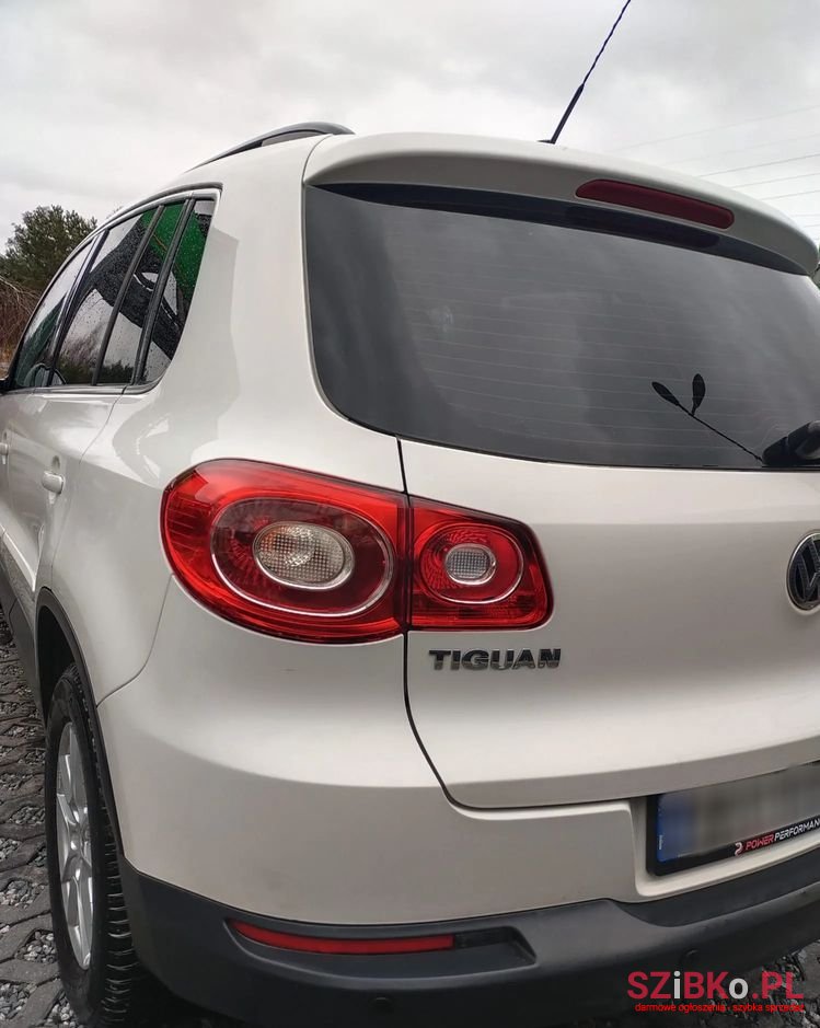 2011' Volkswagen Tiguan photo #5