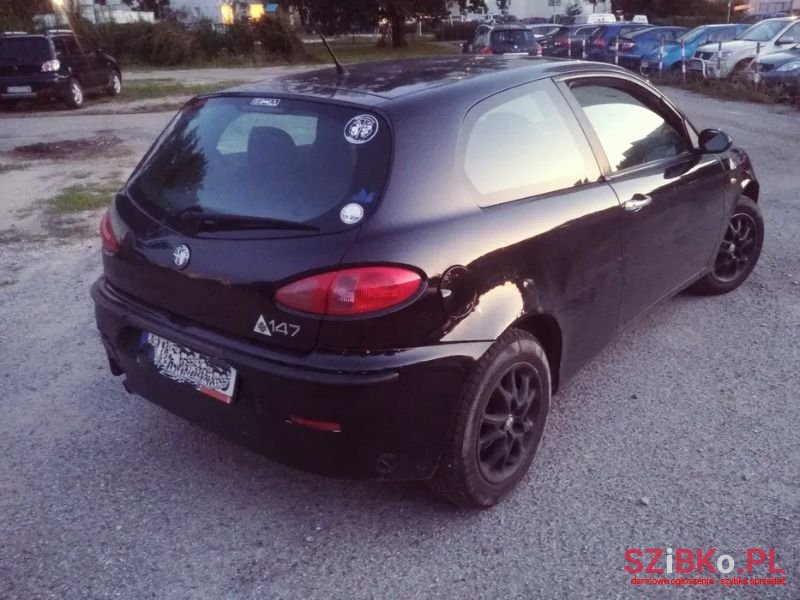 2002' Alfa Romeo 147 photo #2