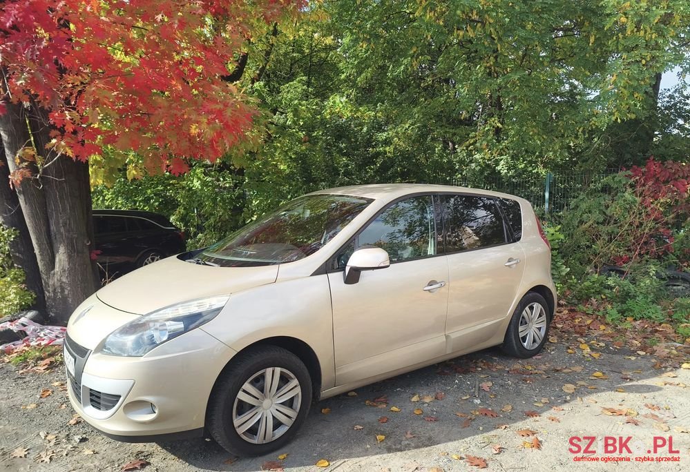 2011' Renault Scenic photo #2
