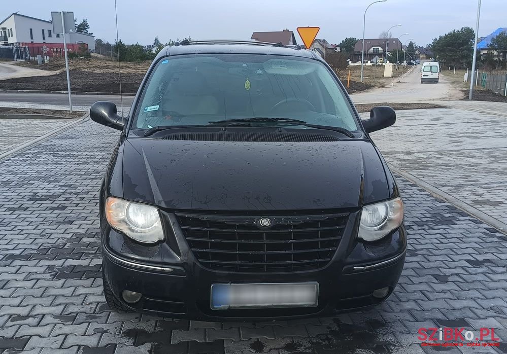 2007' Chrysler Town & Country photo #2