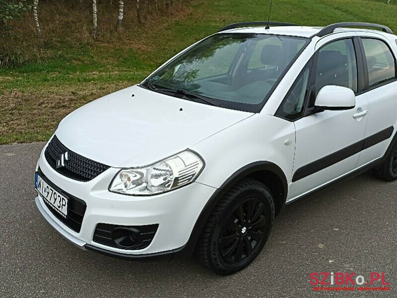 2011' Suzuki SX4 photo #1