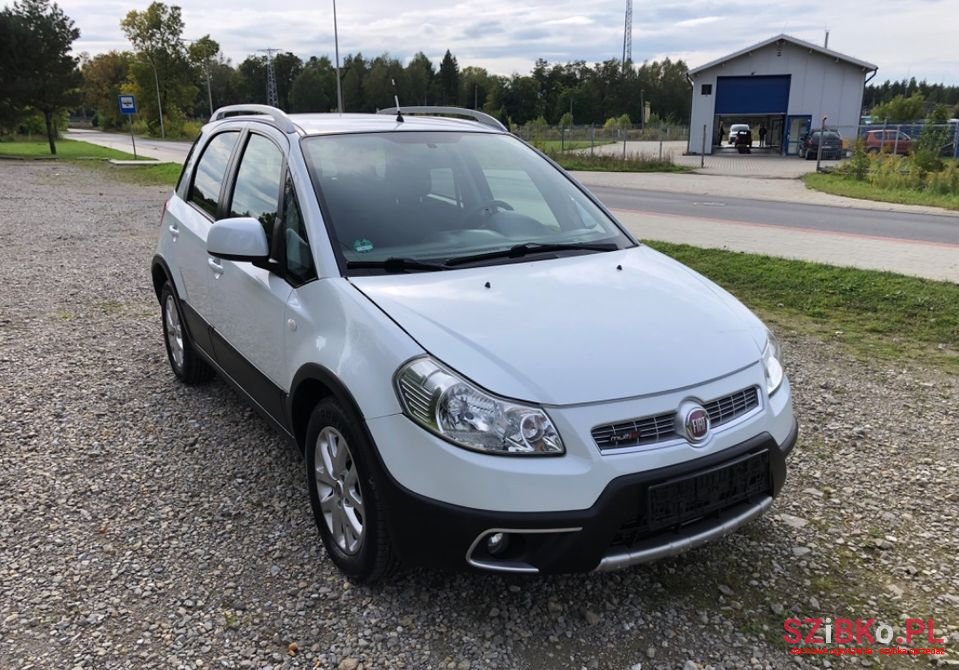 2010' Fiat Sedici photo #3