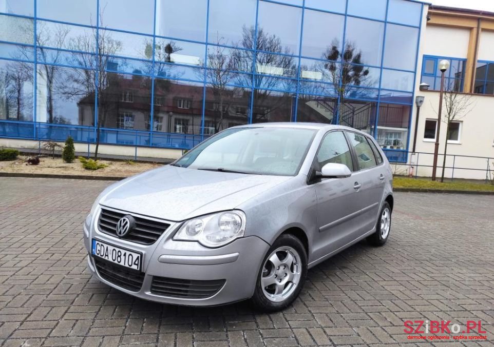 2005' Volkswagen Polo photo #2