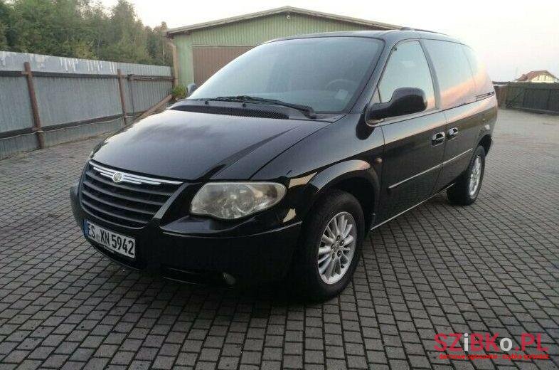 2004' Chrysler Voyager photo #1
