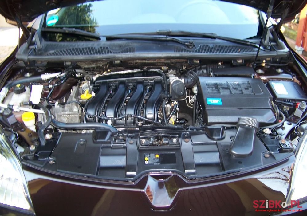 2011' Renault Megane photo #6